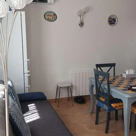 T2 Avec Grande Terrasse, Parking Prive, A 200m De La - - Fr-1-701-22 Apartment *